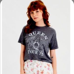 Graphic Queen Rock Band Tee in Gray Size S